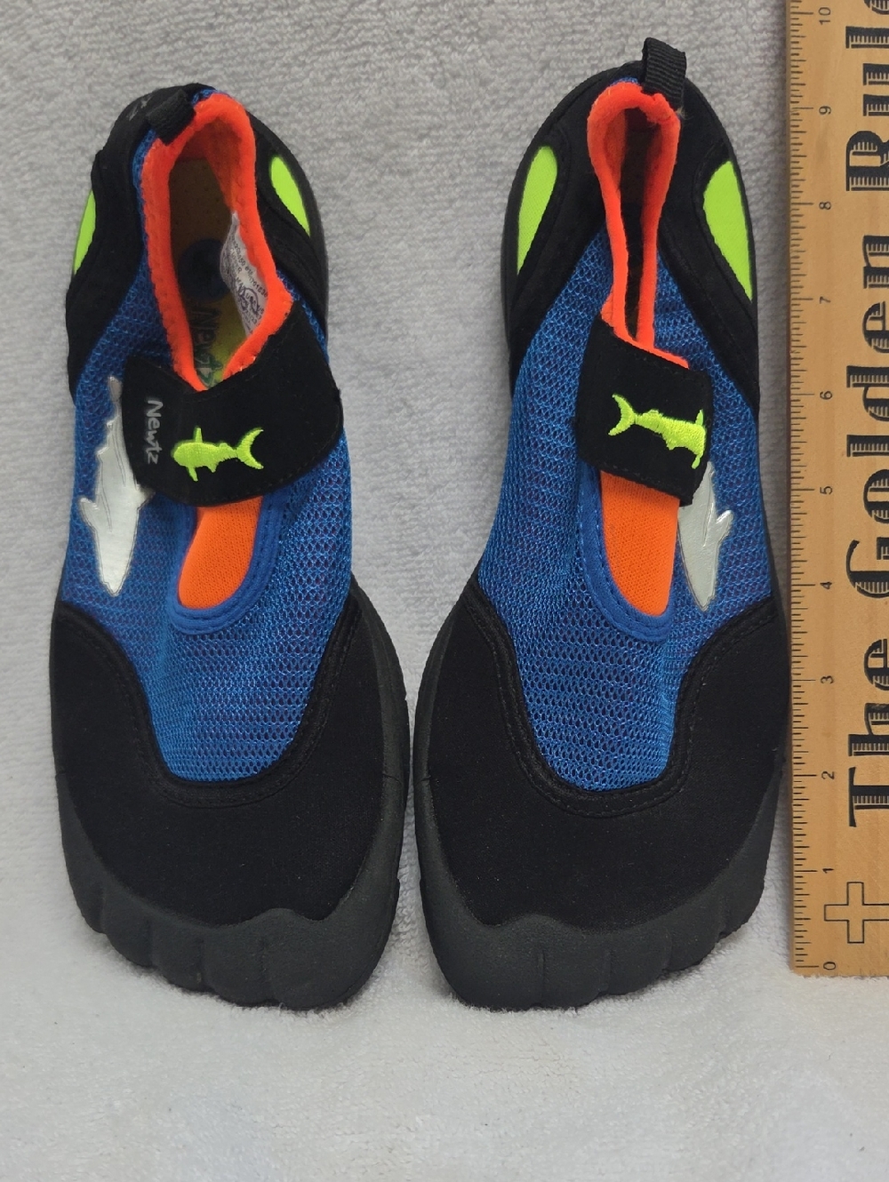 Blue & Black Kids Water Shoes with Neon Green Fish Accent Size 4/5 Kid